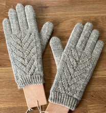 Load image into Gallery viewer, Lace Gloves Workshop